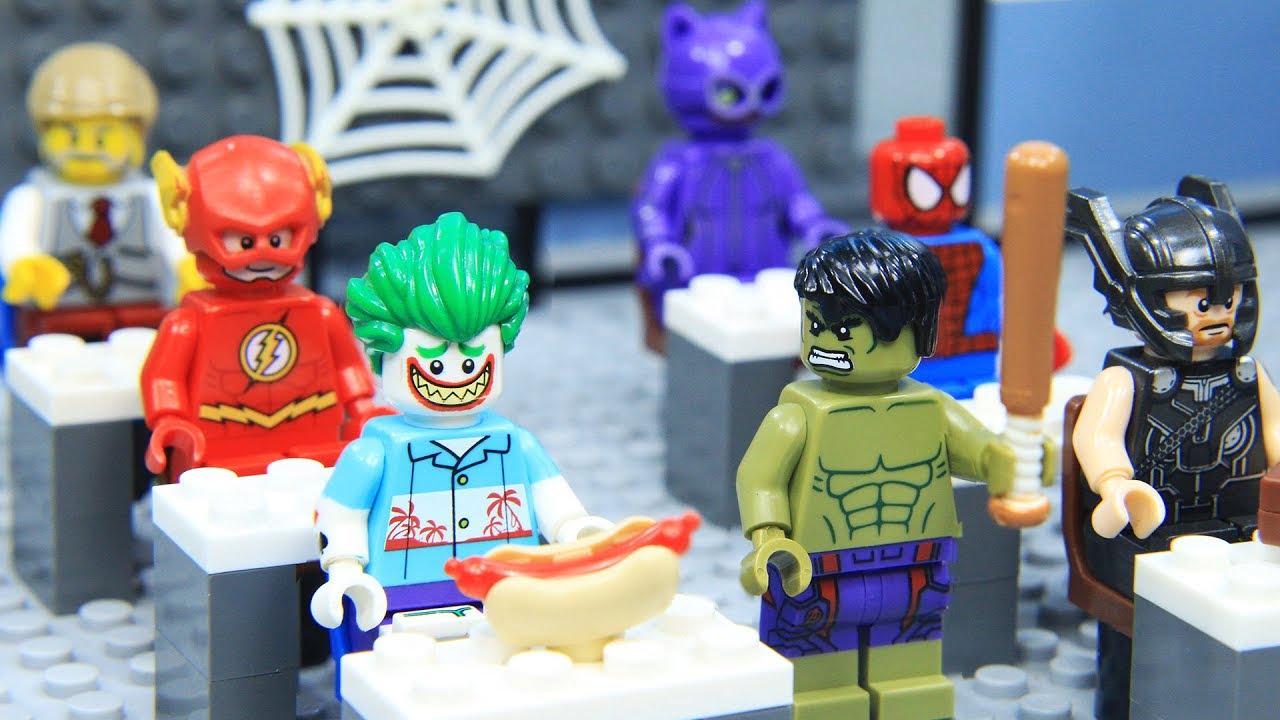 Imagen con LEGO superhéroes de Marvel y DC